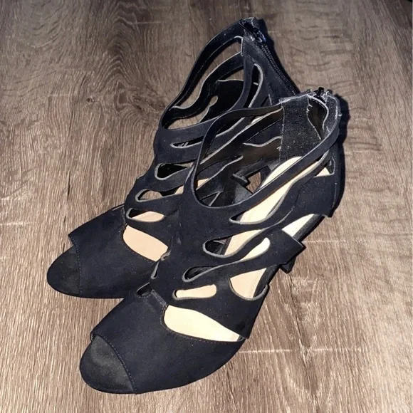 Forever 21 Women’s Black Heels - Picture 5 of 12